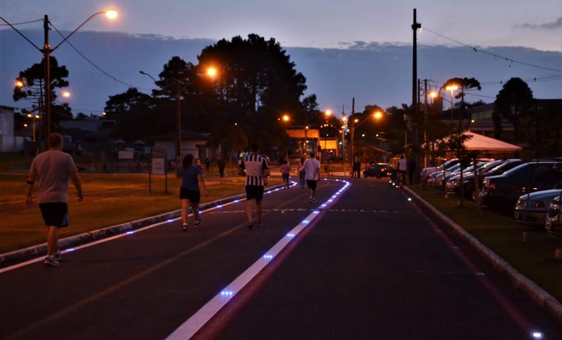 Ciclovia com tachas de LED